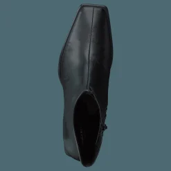 Hedda Black