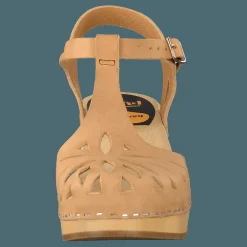Lacy sandal nature