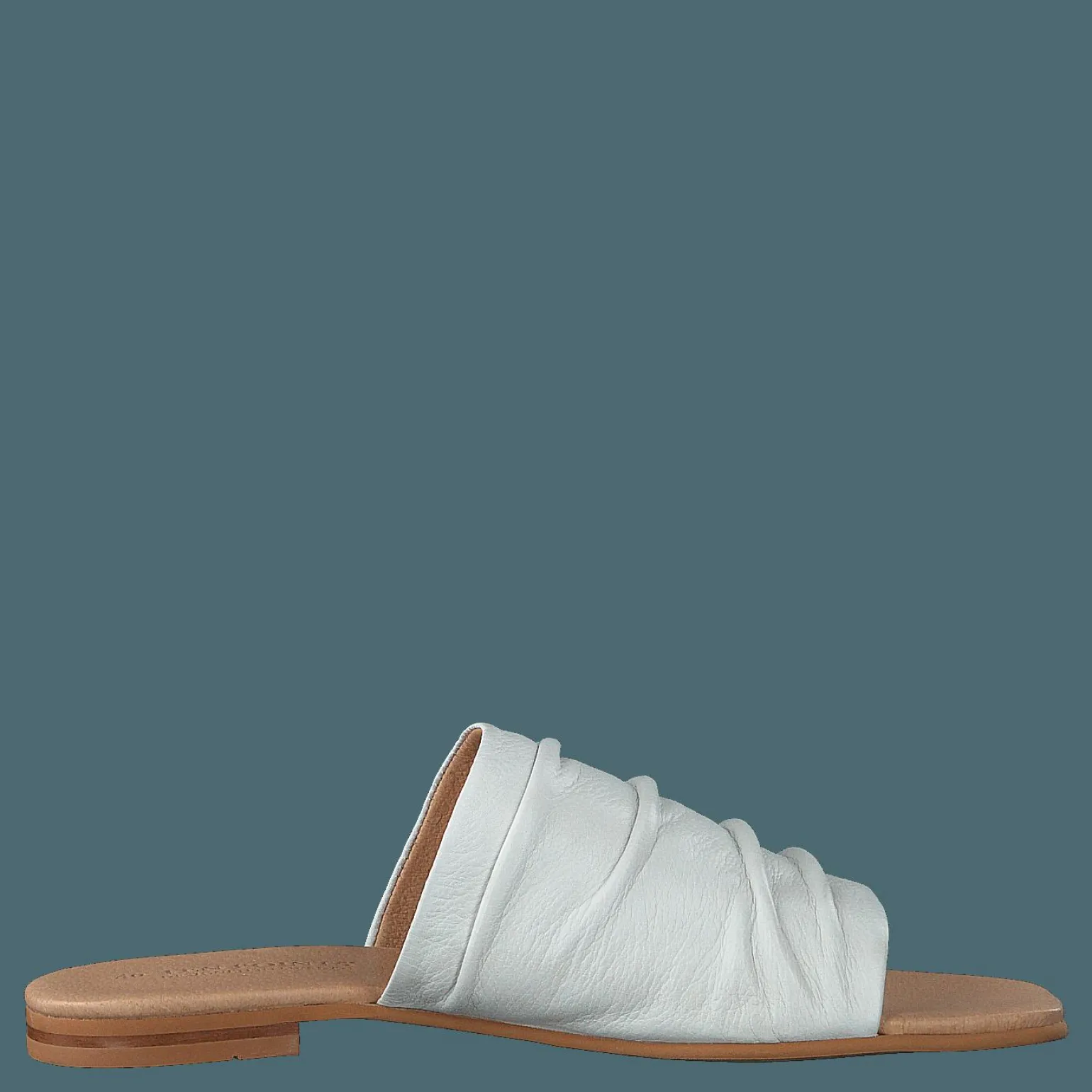 Madeleine Offwhite