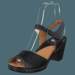Nicole Black 06